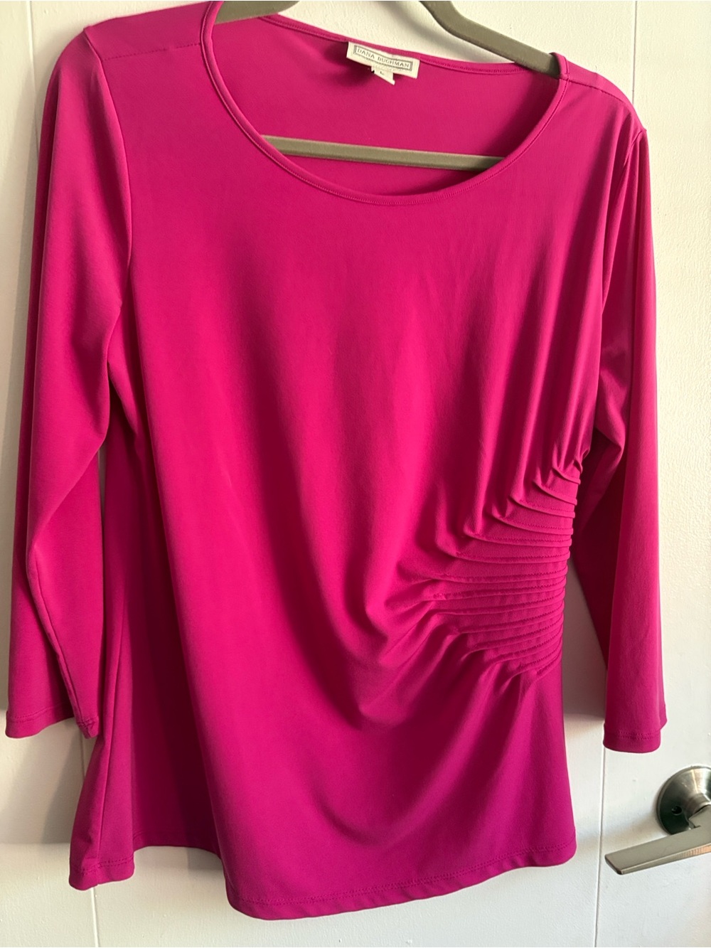 Dana Bachman Women’s Hot Pink Long-Sleeve Ruched Side Top
Size Large